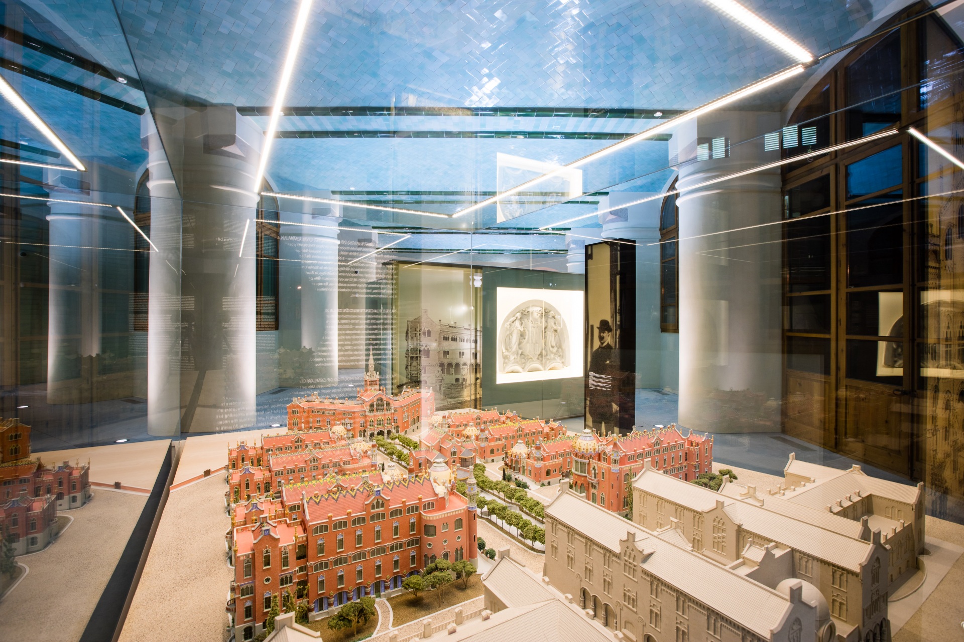 Hospital of the Santa Creu i Sant Pau. Picture of the showcase interior showing the modernist building model. The reflection duplicates the image. 